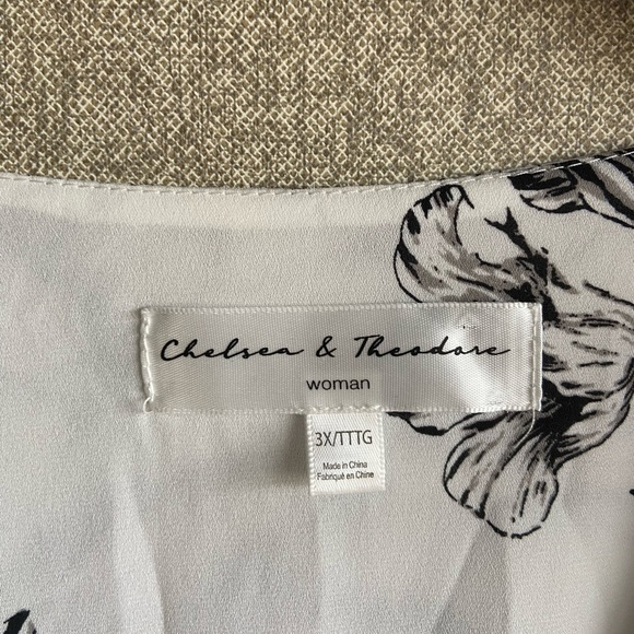 White floral blouse v neck bell sleeve Chelsea & Theodore 3x boho whimsical - Picture 3 of 6